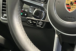 harmaa Porsche Cayenne 2020 kuva 12.
