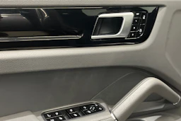 harmaa Porsche Cayenne 2020 kuva 14.