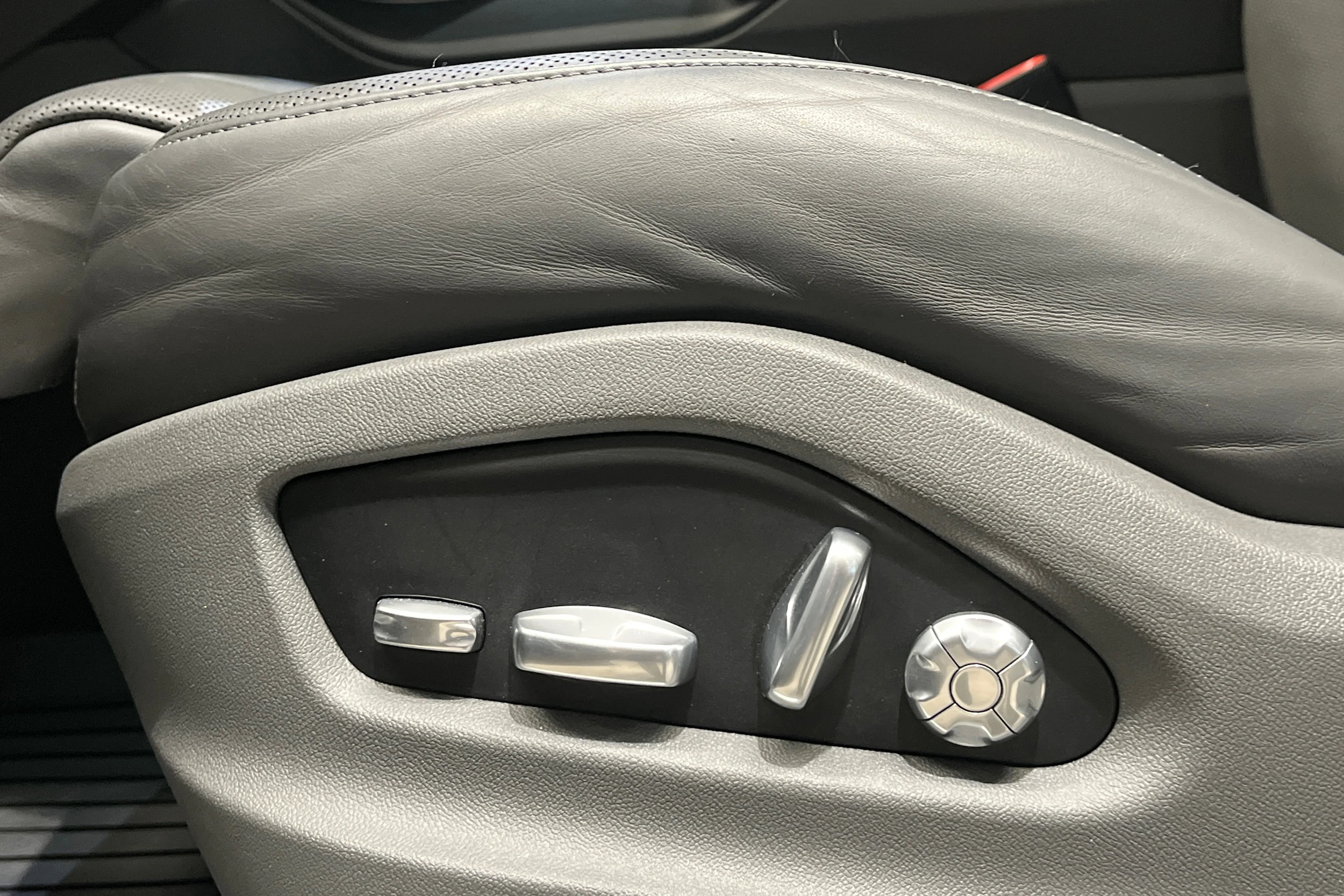 harmaa Porsche Cayenne 2020 kuva 15.