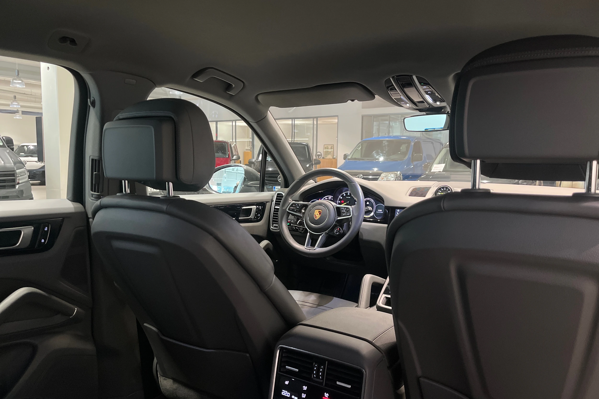 harmaa Porsche Cayenne 2020 kuva 17.