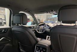 harmaa Porsche Cayenne 2020 kuva 17.
