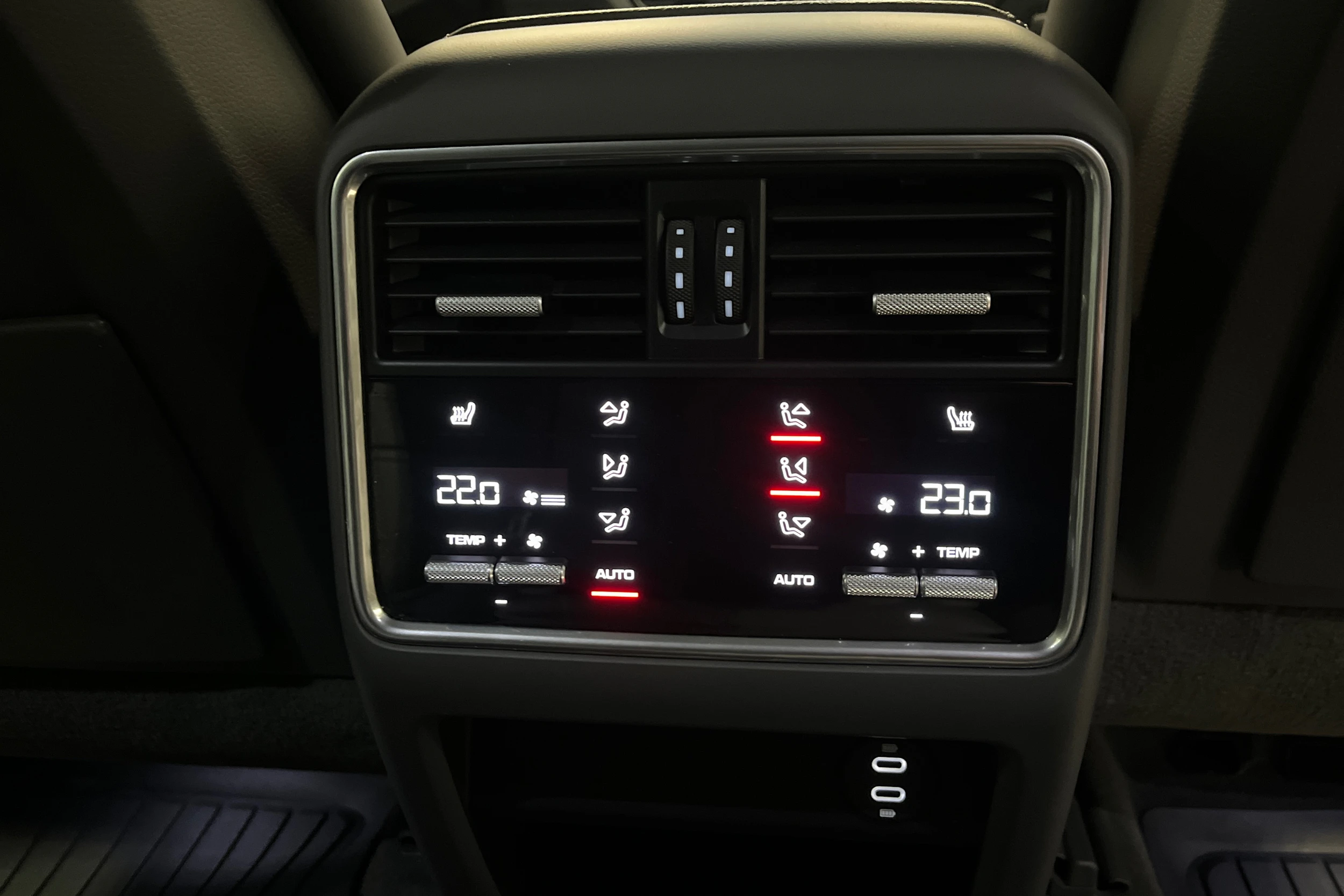 harmaa Porsche Cayenne 2020 kuva 18.