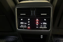 harmaa Porsche Cayenne 2020 kuva 18.