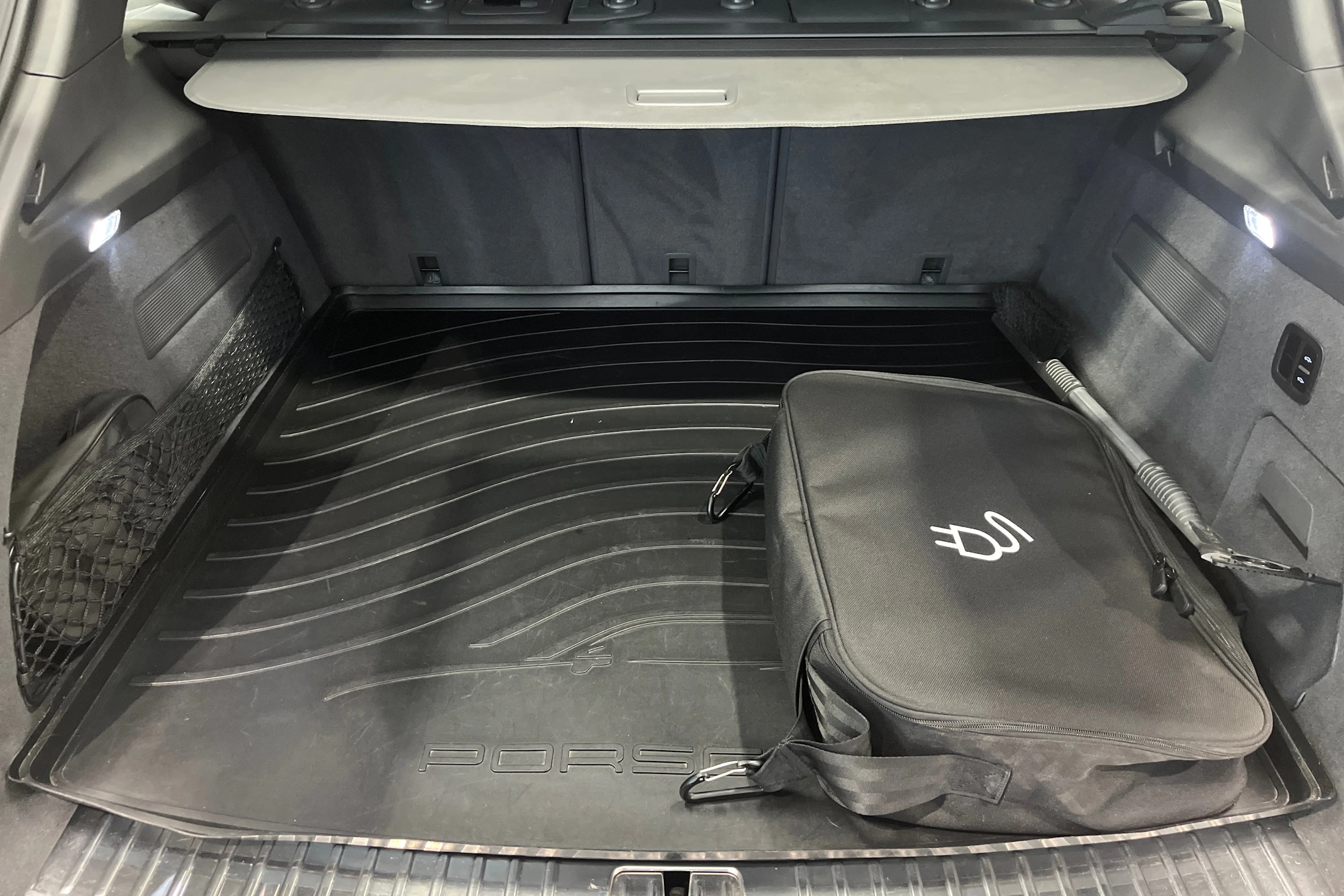 harmaa Porsche Cayenne 2020 kuva 20.