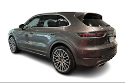 Harmaa Porsche Cayenne 2020 kuva 2.