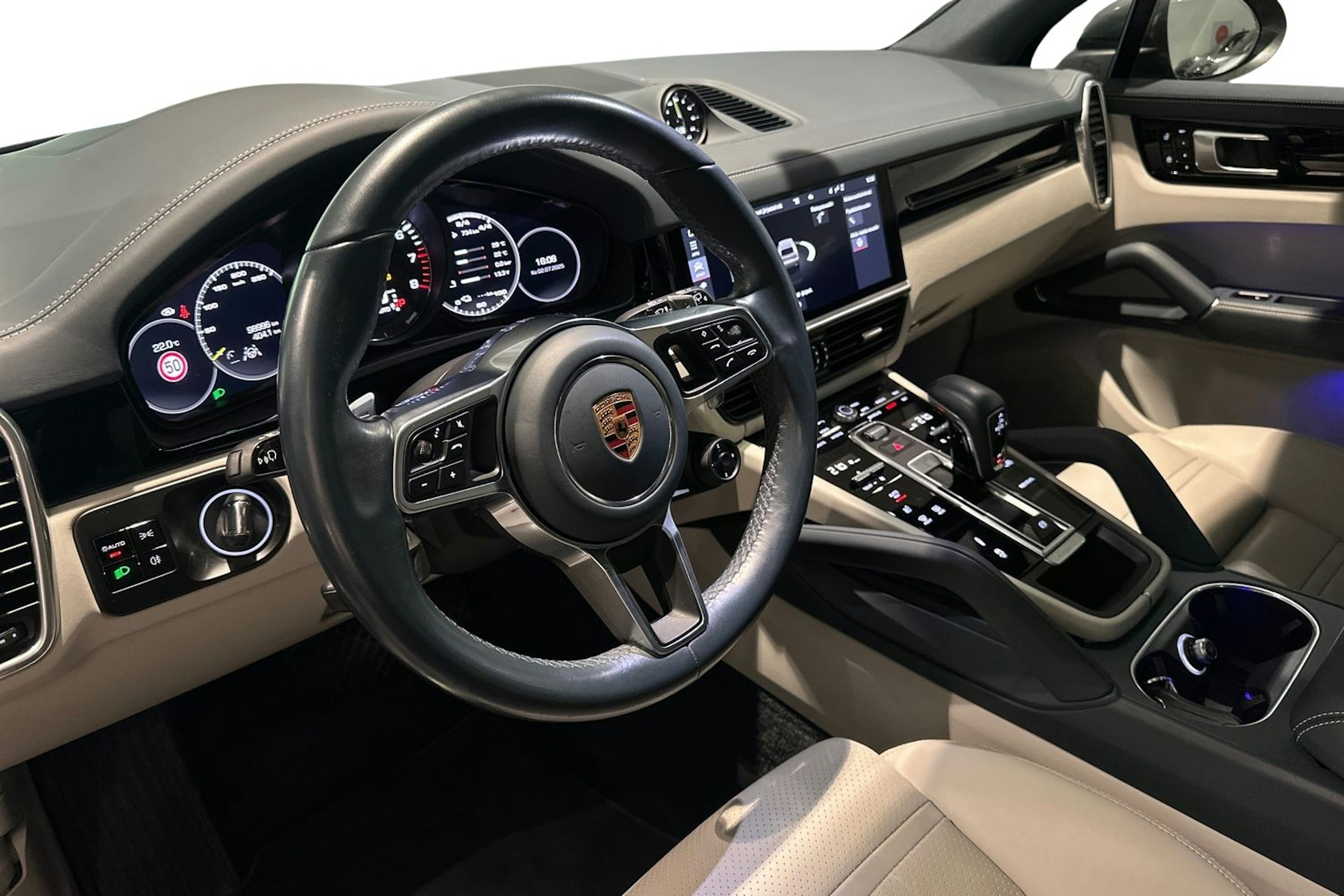 Harmaa Porsche Cayenne 2020 kuva 6.