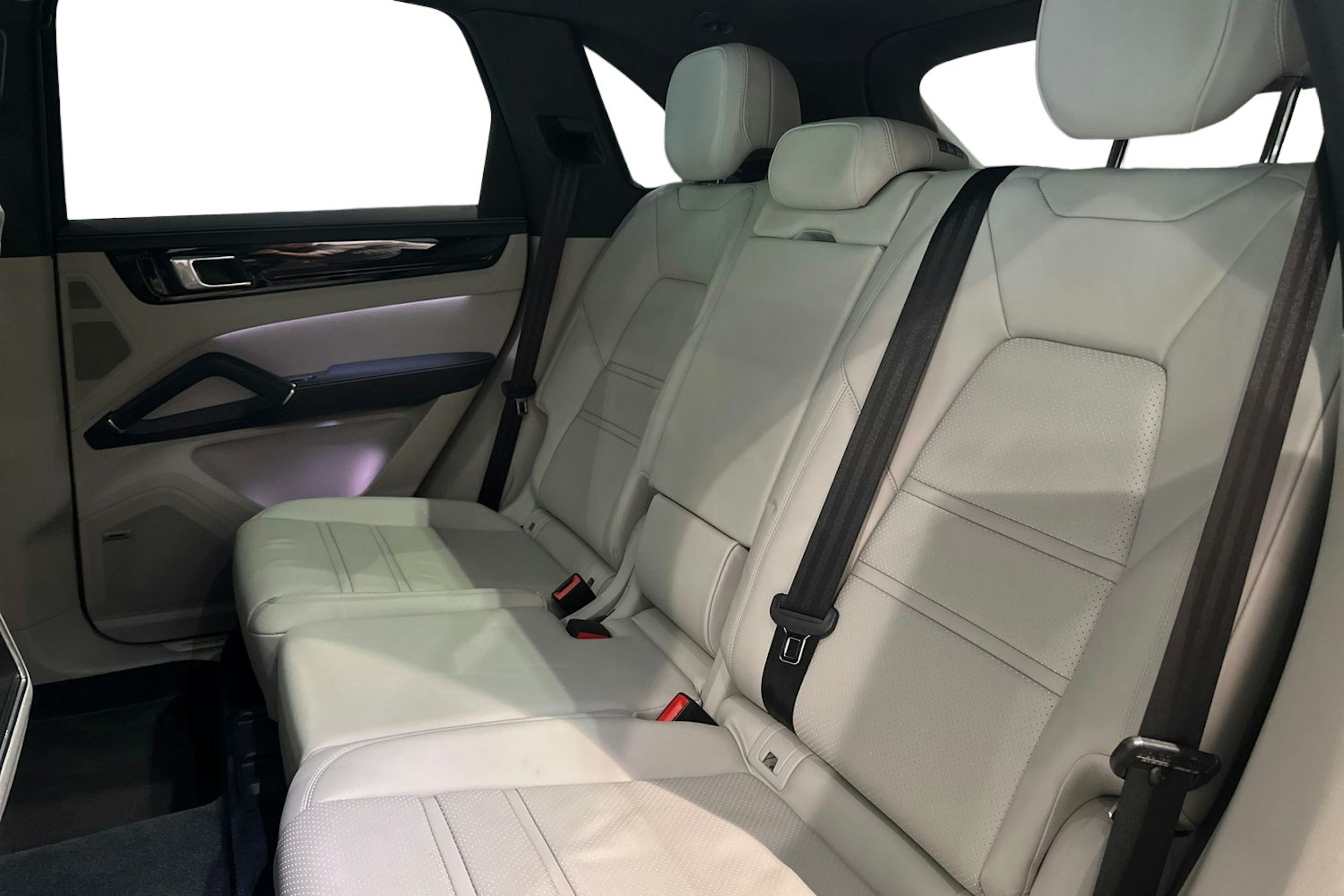 Harmaa Porsche Cayenne 2020 kuva 8.