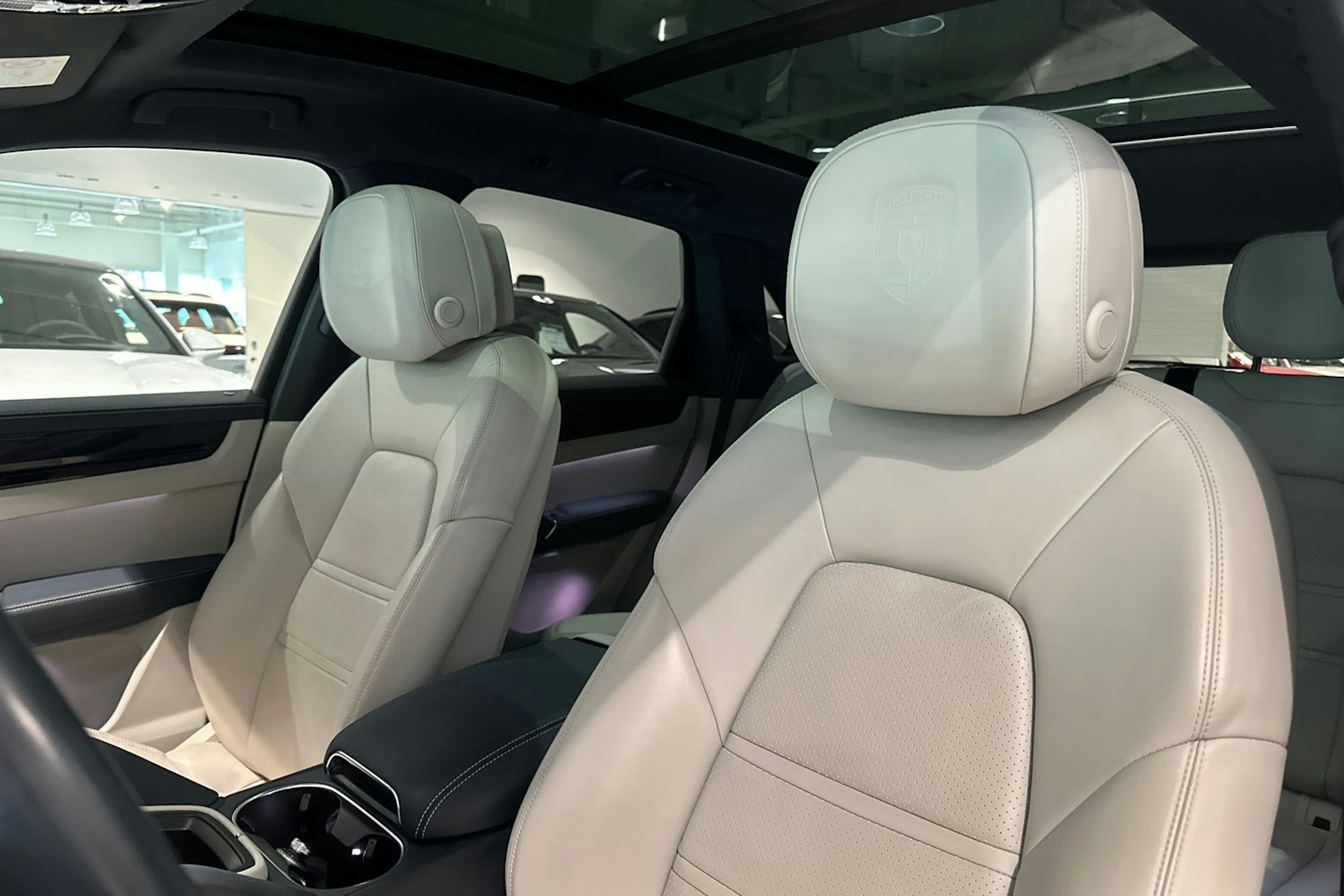 Harmaa Porsche Cayenne 2020 kuva 11.