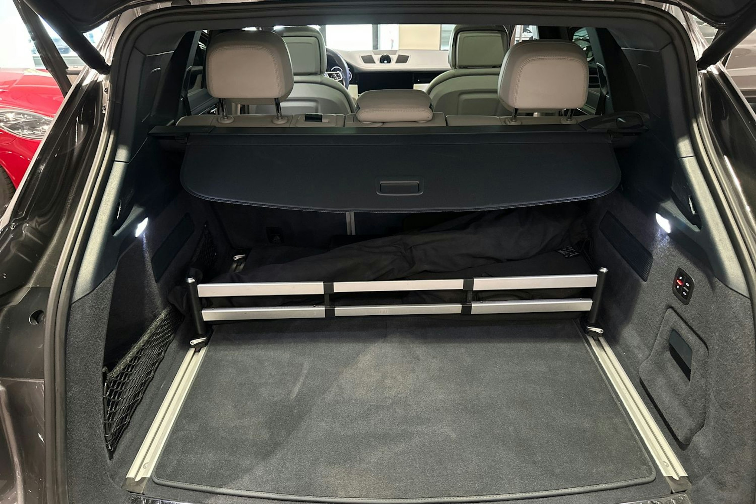 Harmaa Porsche Cayenne 2020 kuva 12.