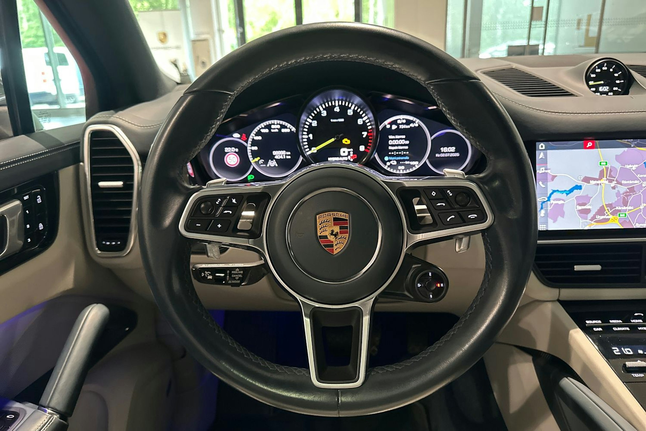 Harmaa Porsche Cayenne 2020 kuva 14.
