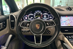 Harmaa Porsche Cayenne 2020 kuva 14.