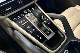 Harmaa Porsche Cayenne 2020 kuva 16.