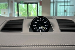 Harmaa Porsche Cayenne 2020 kuva 18.