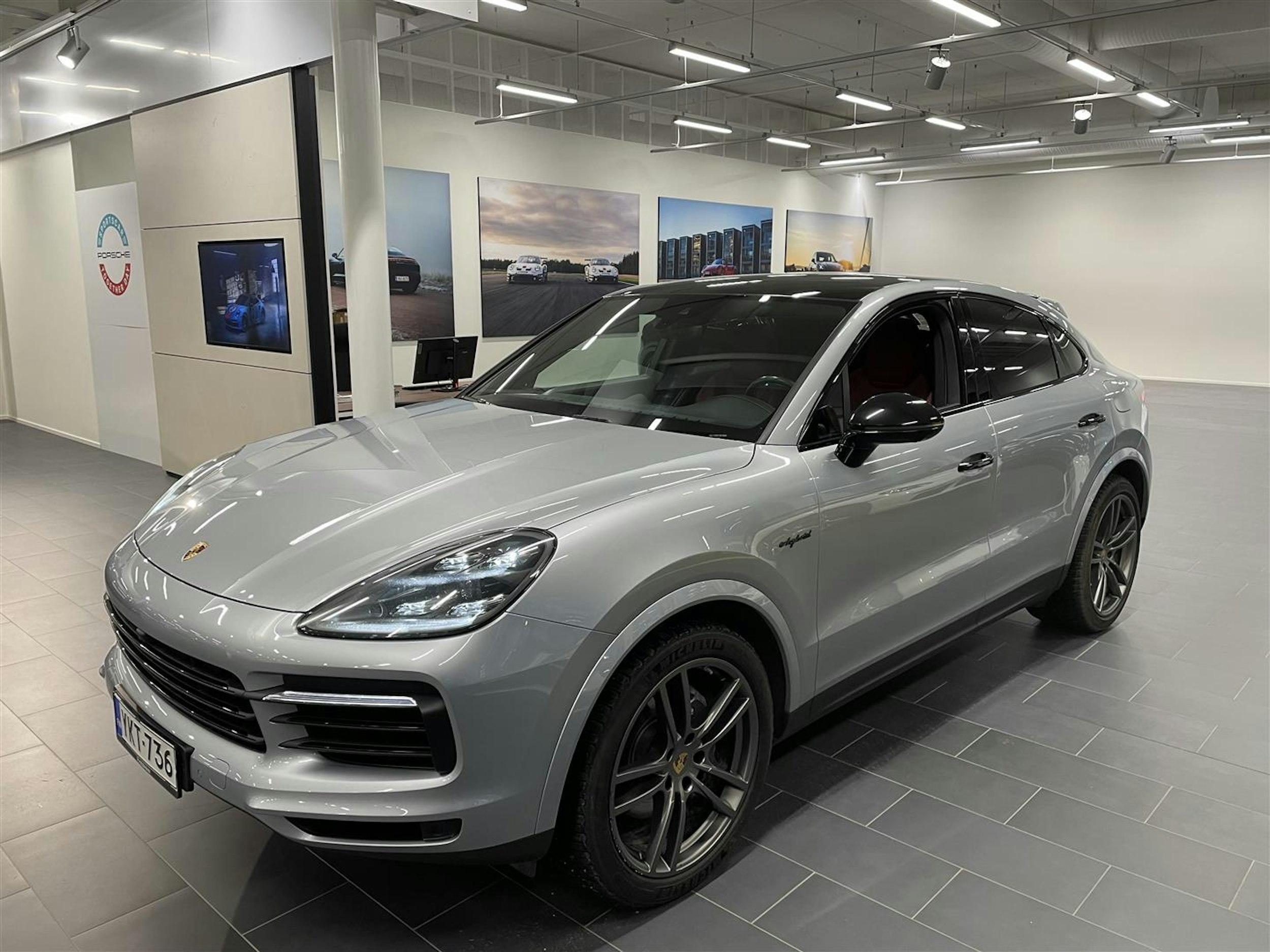 Harmaa Porsche Cayenne 2020 kuva 1.
