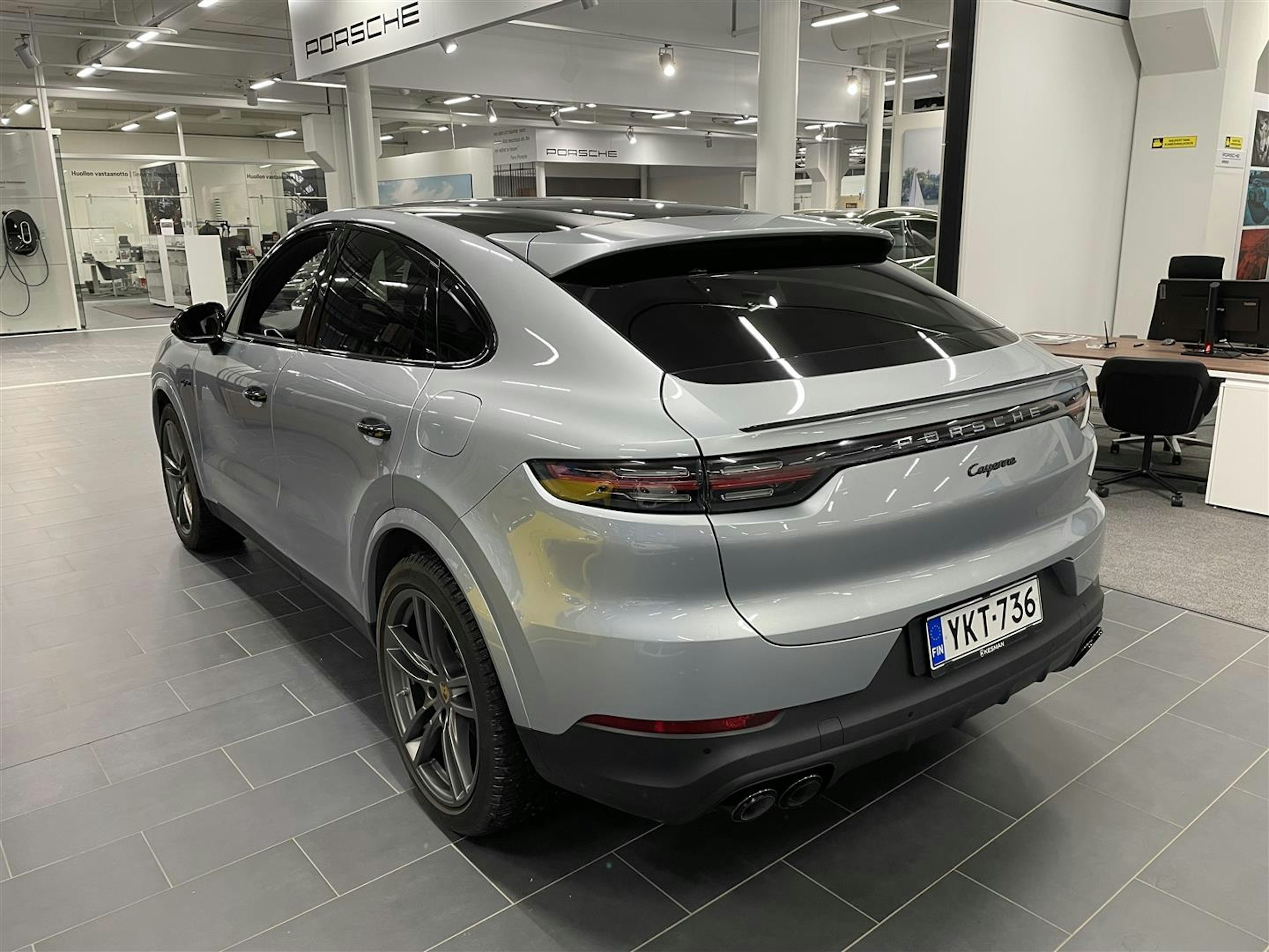 Harmaa Porsche Cayenne 2020 kuva 2.