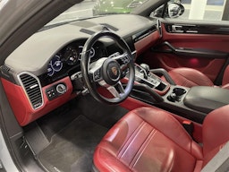 Harmaa Porsche Cayenne 2020 kuva 3.