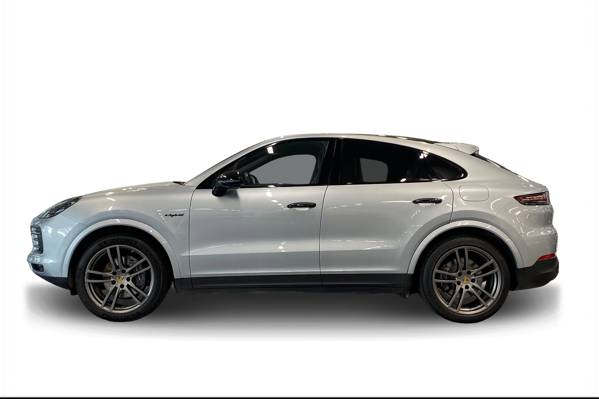 Harmaa Porsche Cayenne 2020 kuva 5.