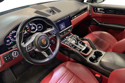 Harmaa Porsche Cayenne 2020 kuva 6.