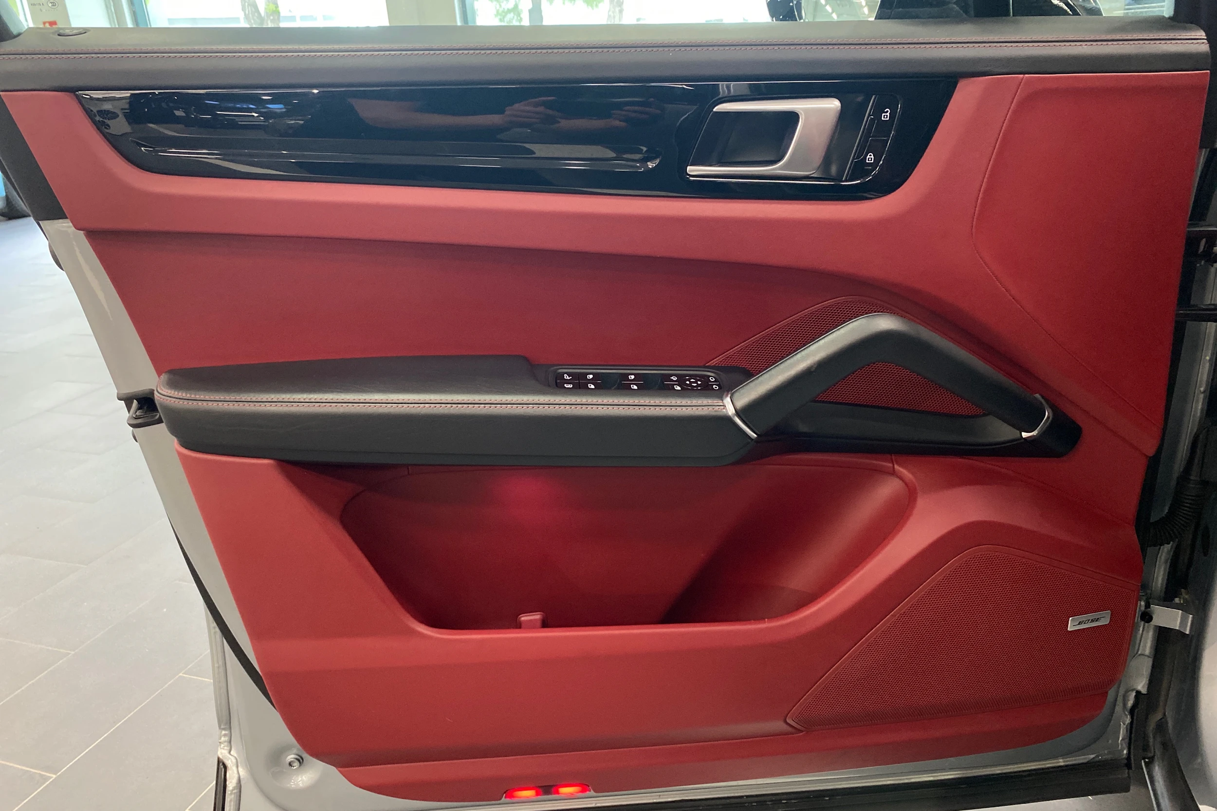 Harmaa Porsche Cayenne 2020 kuva 11.