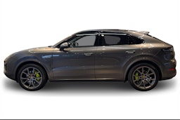 Harmaa Porsche Cayenne 2020 kuva 5.