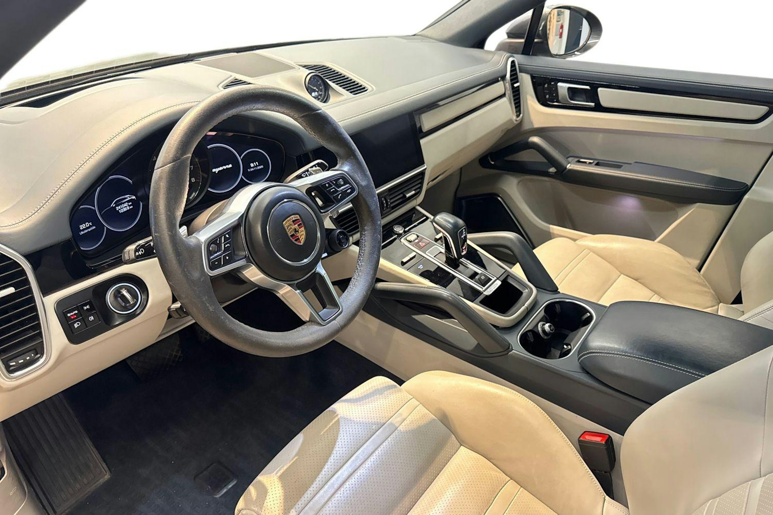 Harmaa Porsche Cayenne 2020 kuva 6.