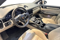 Harmaa Porsche Cayenne 2020 kuva 6.