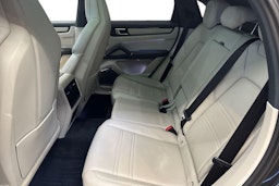 Harmaa Porsche Cayenne 2020 kuva 8.