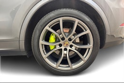 Harmaa Porsche Cayenne 2020 kuva 9.