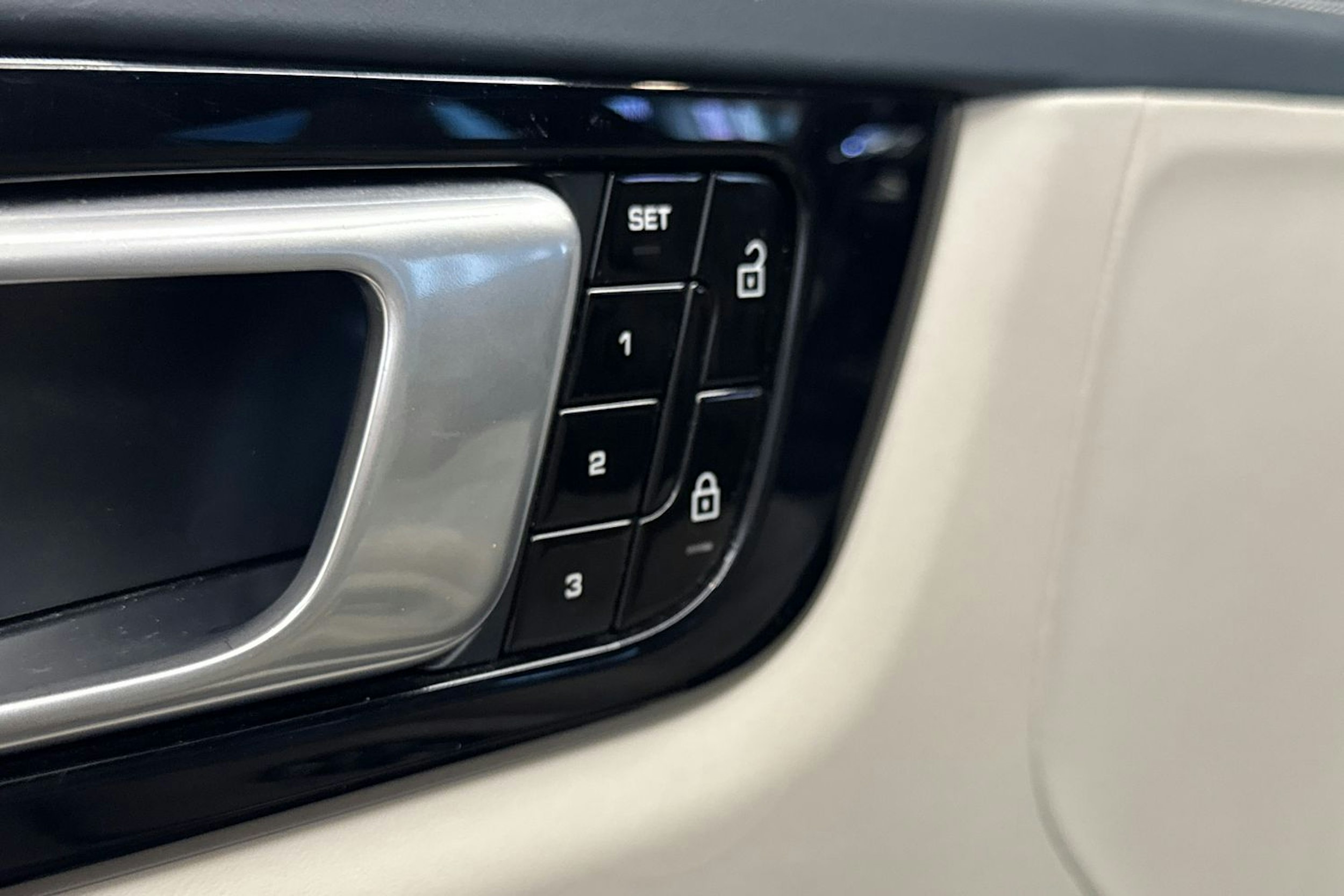 Harmaa Porsche Cayenne 2020 kuva 11.