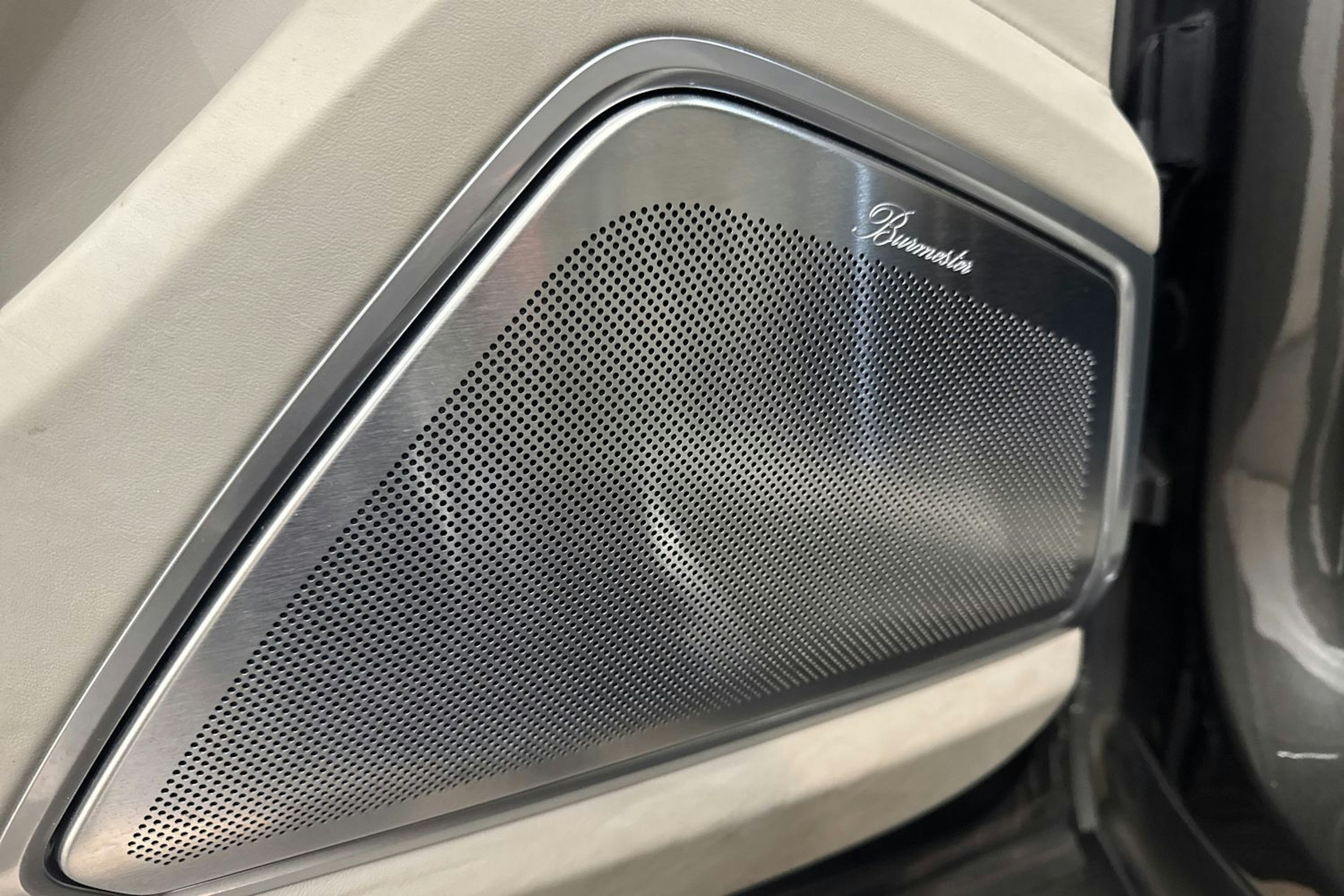 Harmaa Porsche Cayenne 2020 kuva 12.