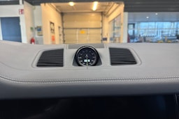 Harmaa Porsche Cayenne 2020 kuva 14.