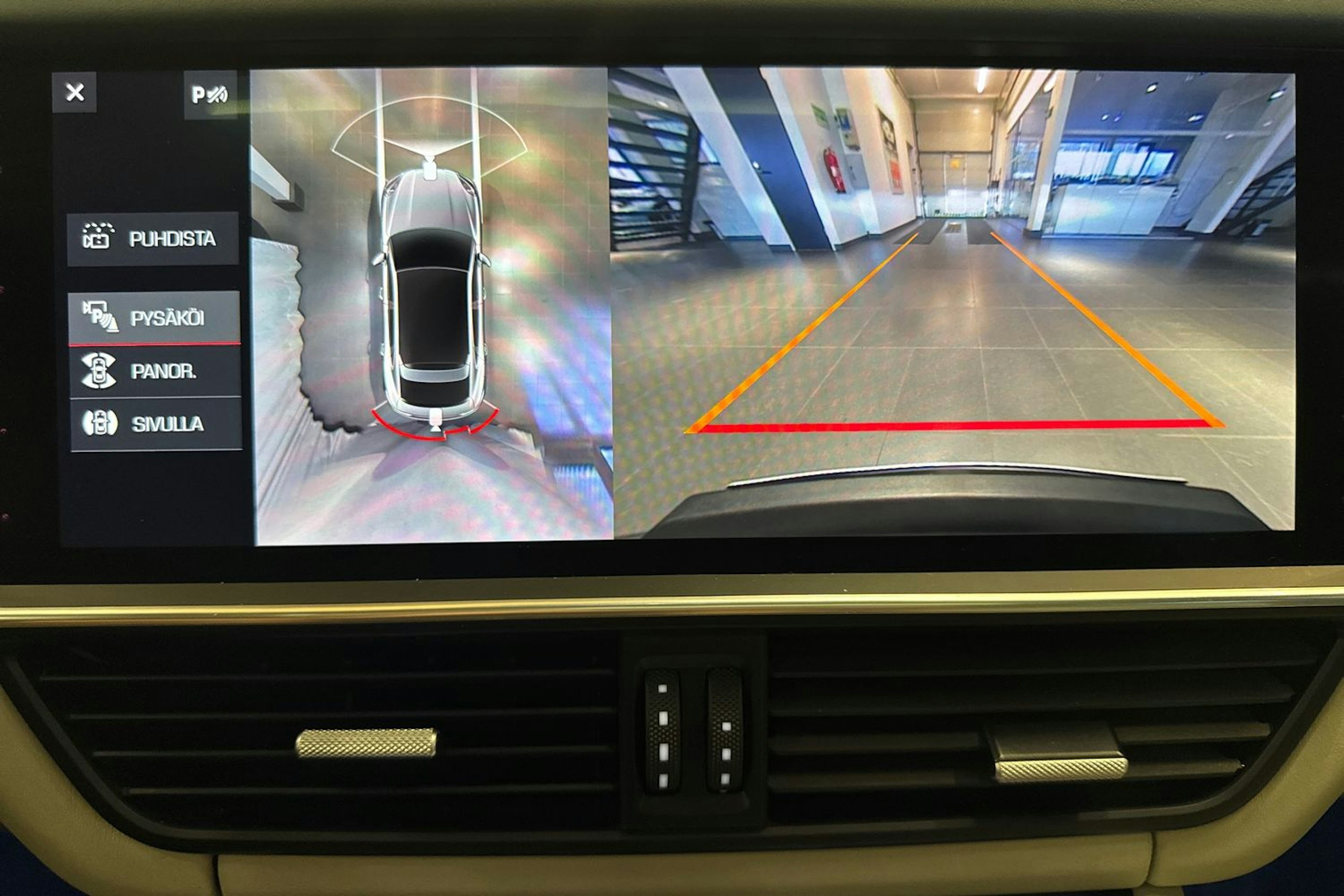 Harmaa Porsche Cayenne 2020 kuva 16.