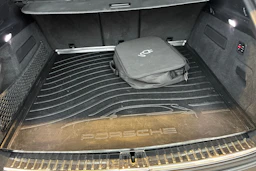 Harmaa Porsche Cayenne 2020 kuva 23.