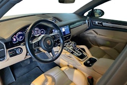 harmaa Porsche Cayenne 2020 kuva 6.