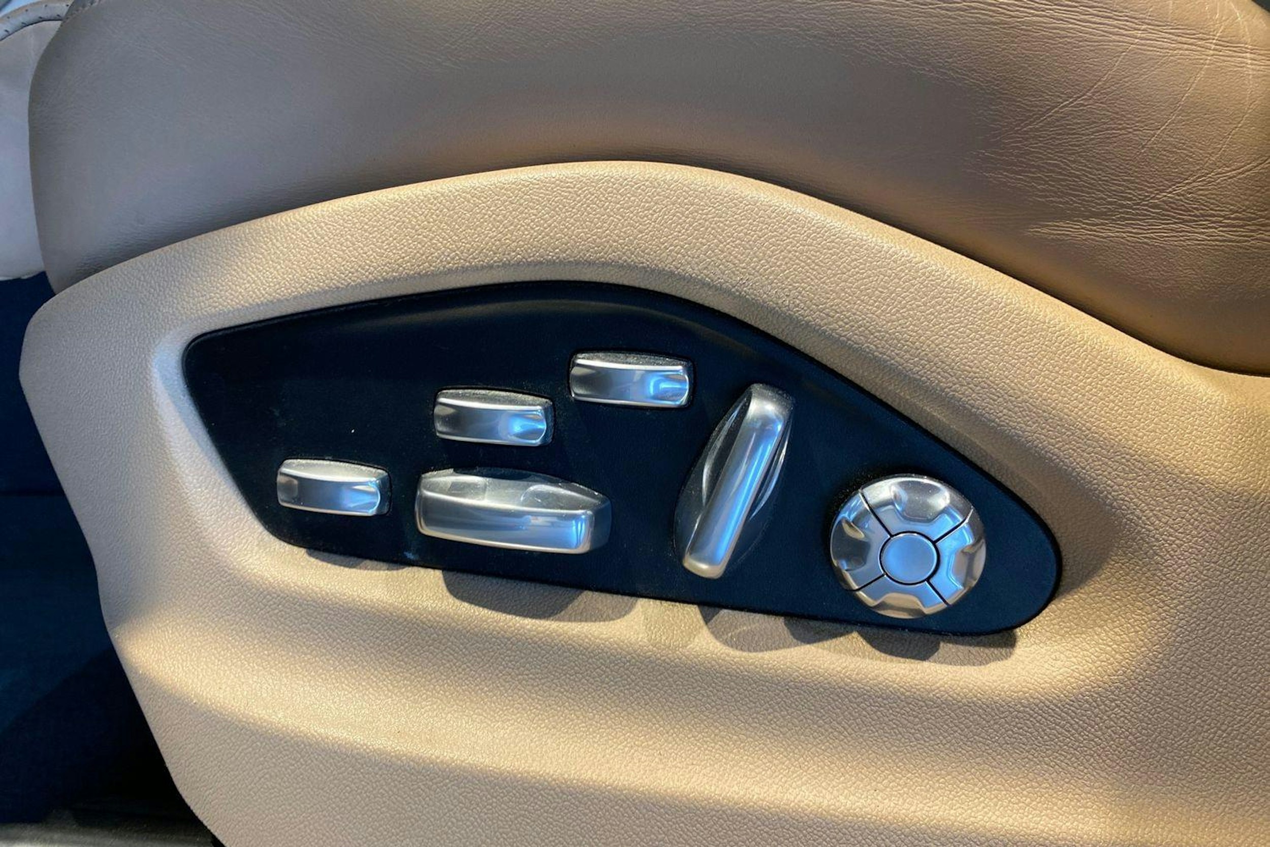 harmaa Porsche Cayenne 2020 kuva 10.