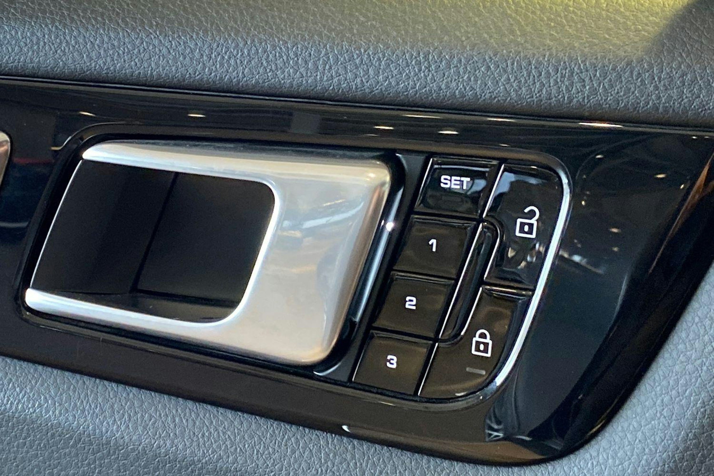 harmaa Porsche Cayenne 2020 kuva 12.