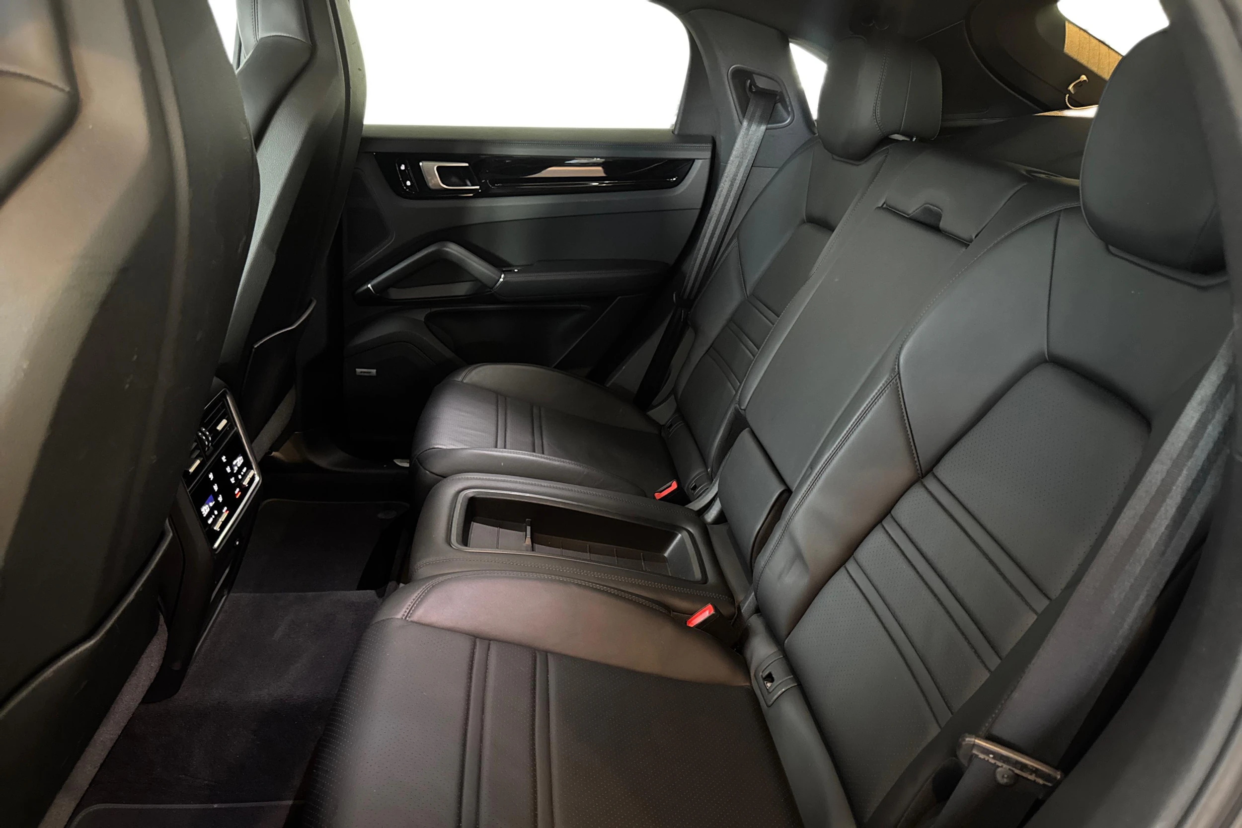 Hopea Porsche Cayenne 2020 kuva 8.