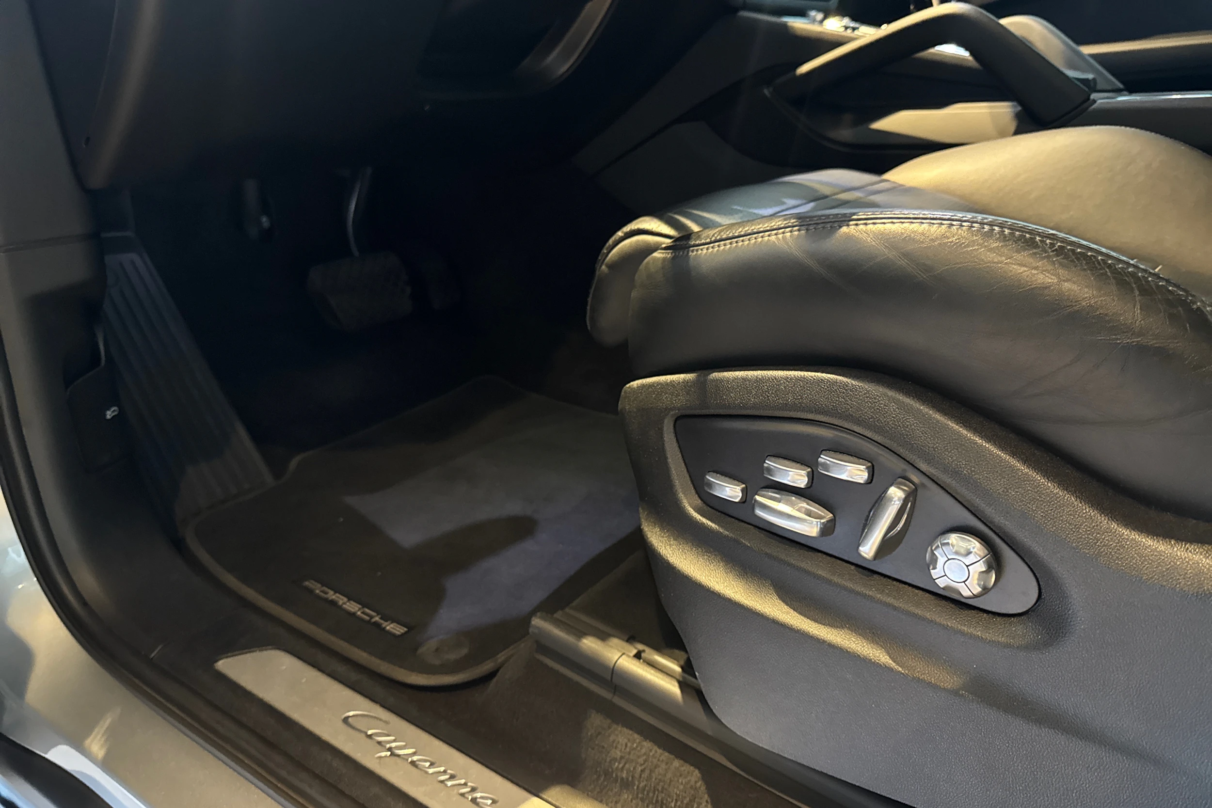Hopea Porsche Cayenne 2020 kuva 12.