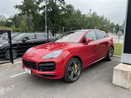 punainen Porsche Cayenne 2021 kuva 1.