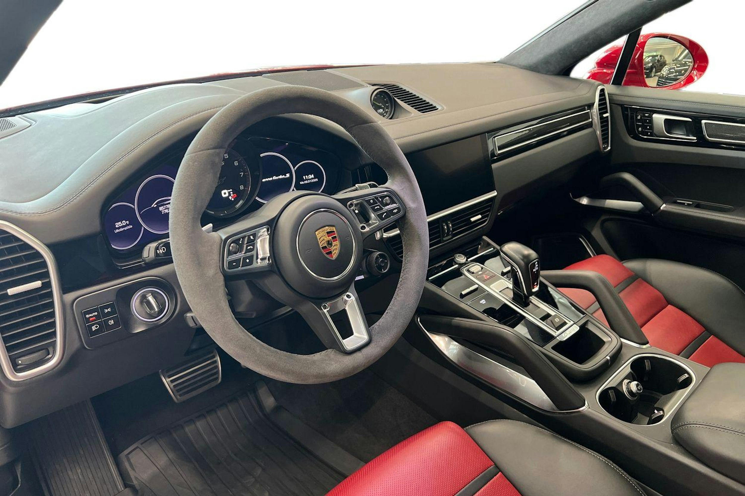 punainen Porsche Cayenne 2021 kuva 6.