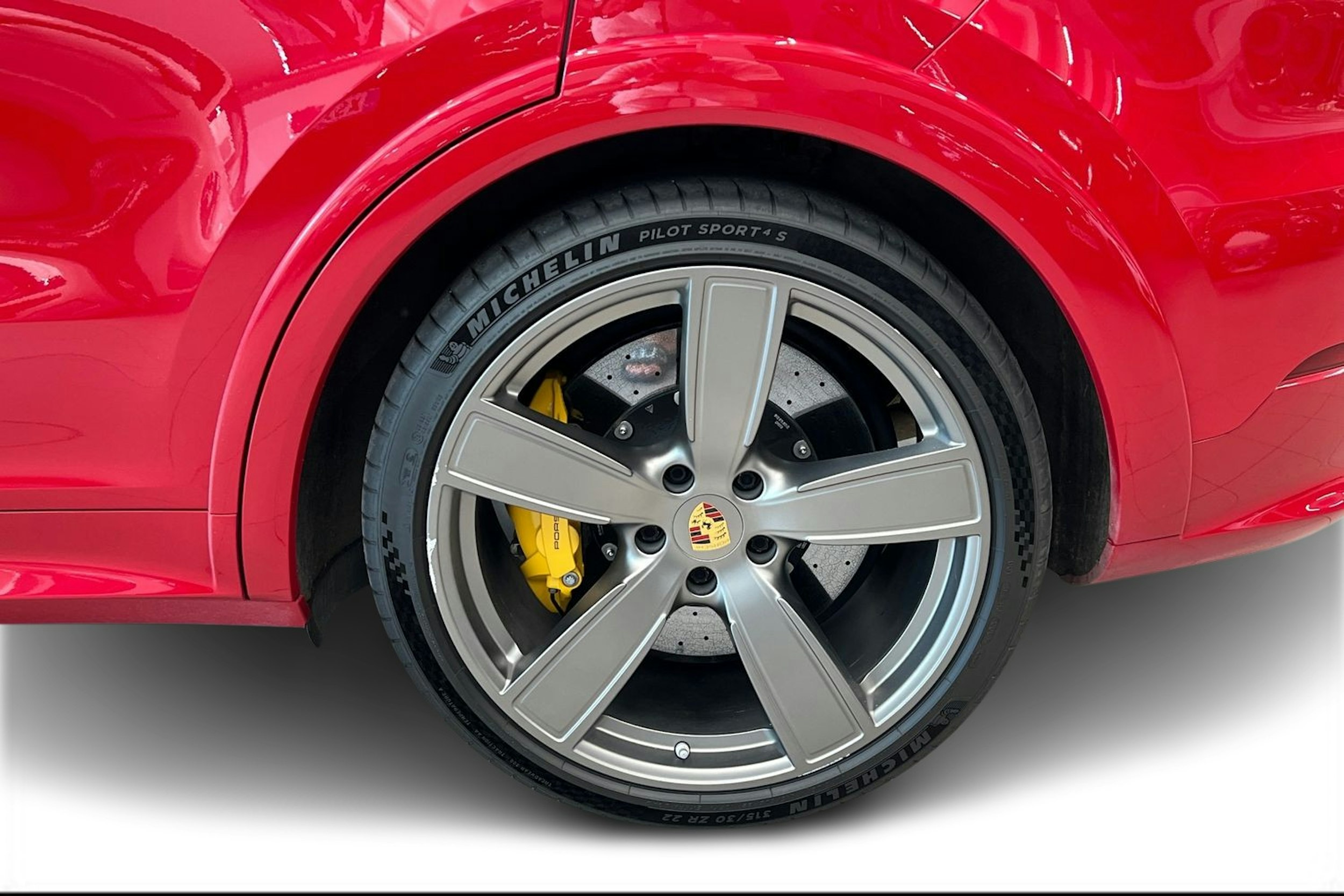 punainen Porsche Cayenne 2021 kuva 8.