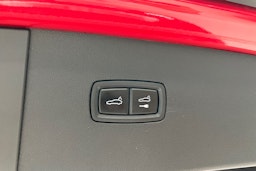 punainen Porsche Cayenne 2021 kuva 11.