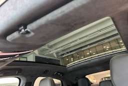 punainen Porsche Cayenne 2021 kuva 17.