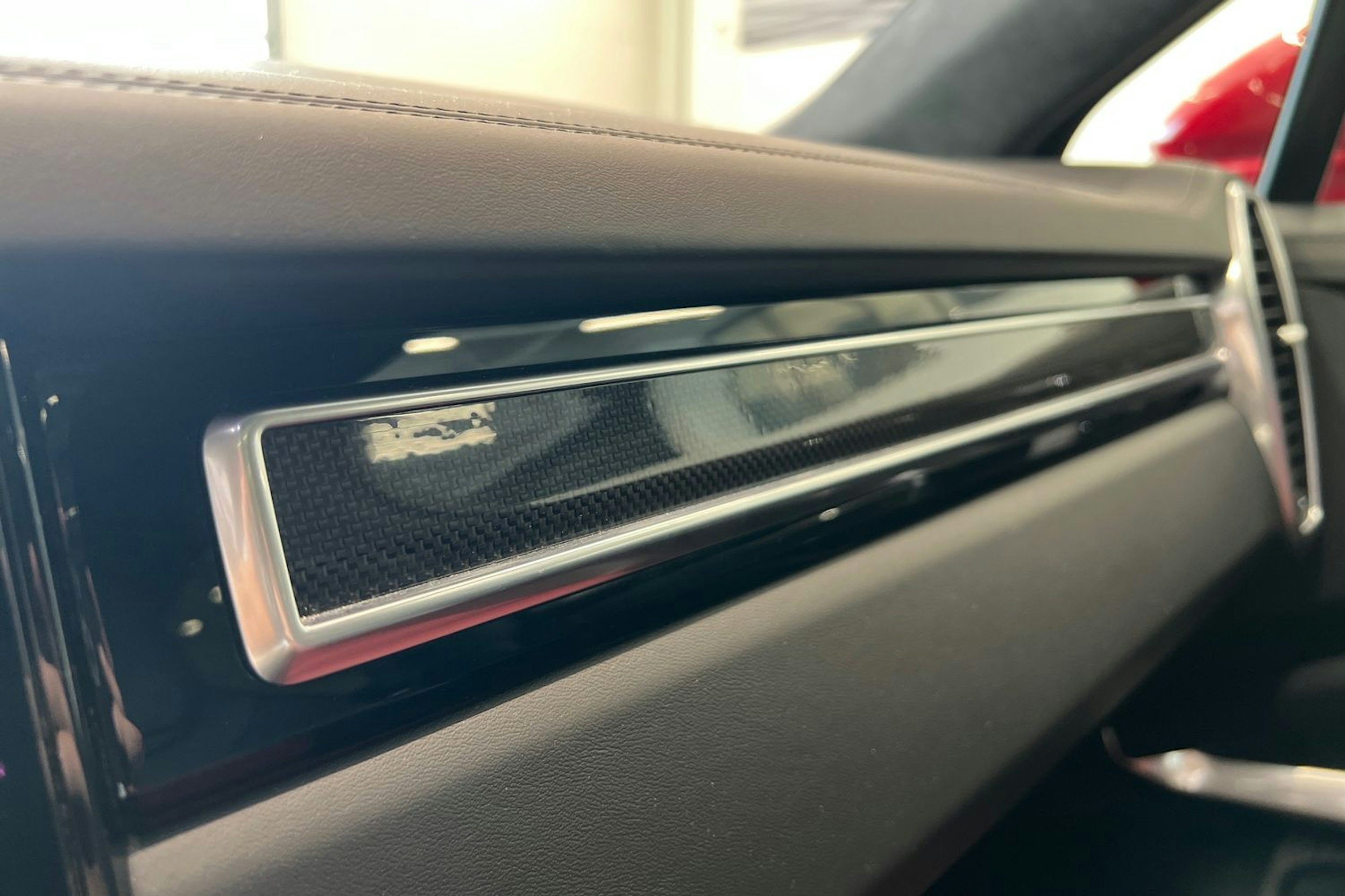 punainen Porsche Cayenne 2021 kuva 19.