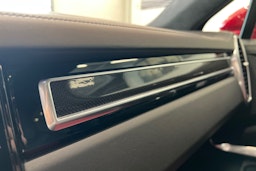 punainen Porsche Cayenne 2021 kuva 19.