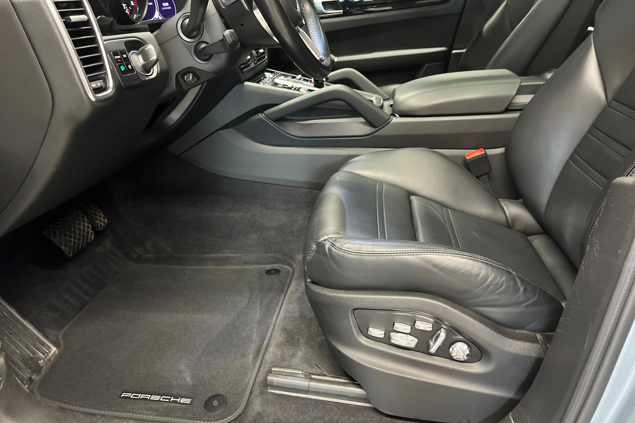 hopea Porsche Cayenne 2021 kuva 17.