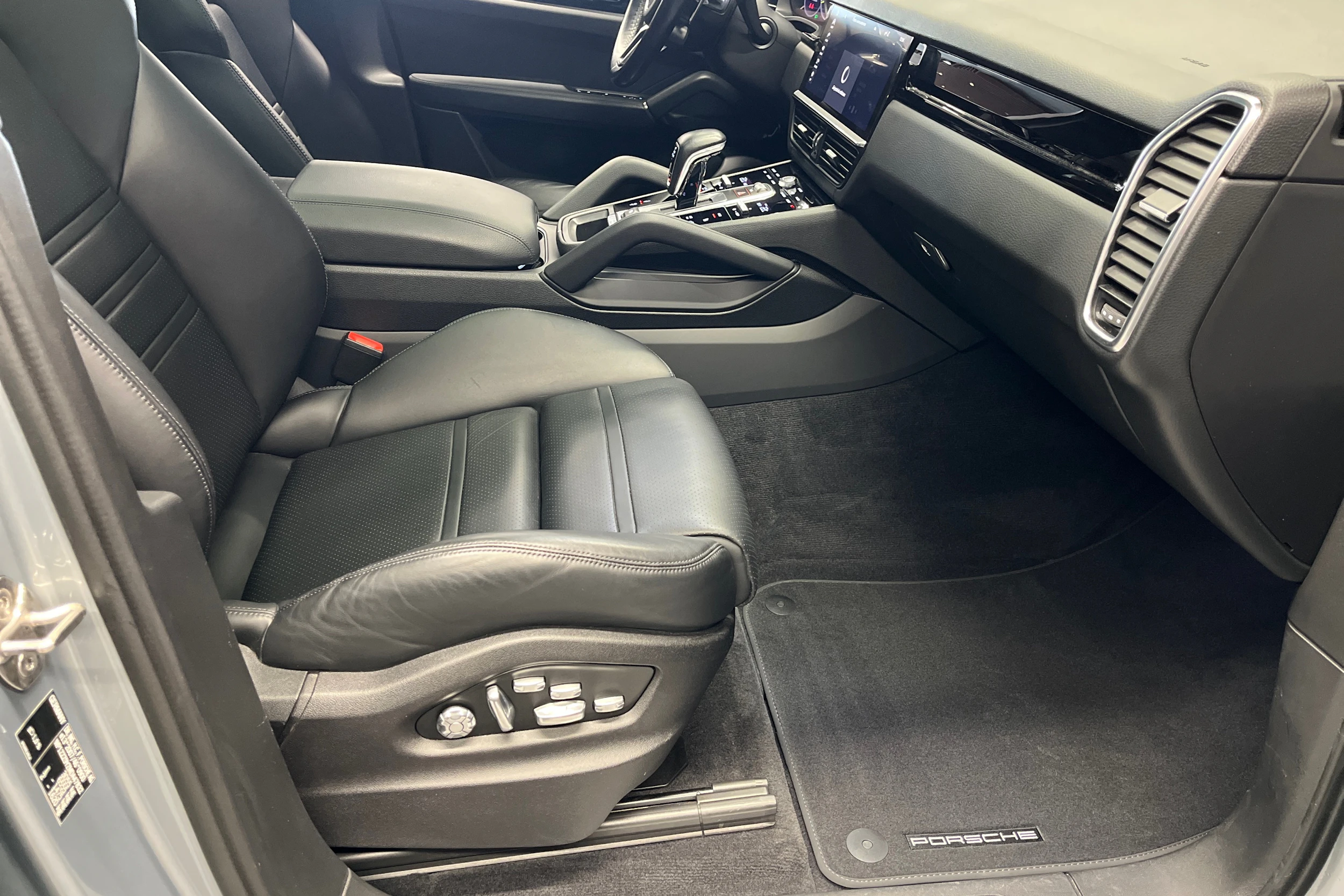 hopea Porsche Cayenne 2021 kuva 25.