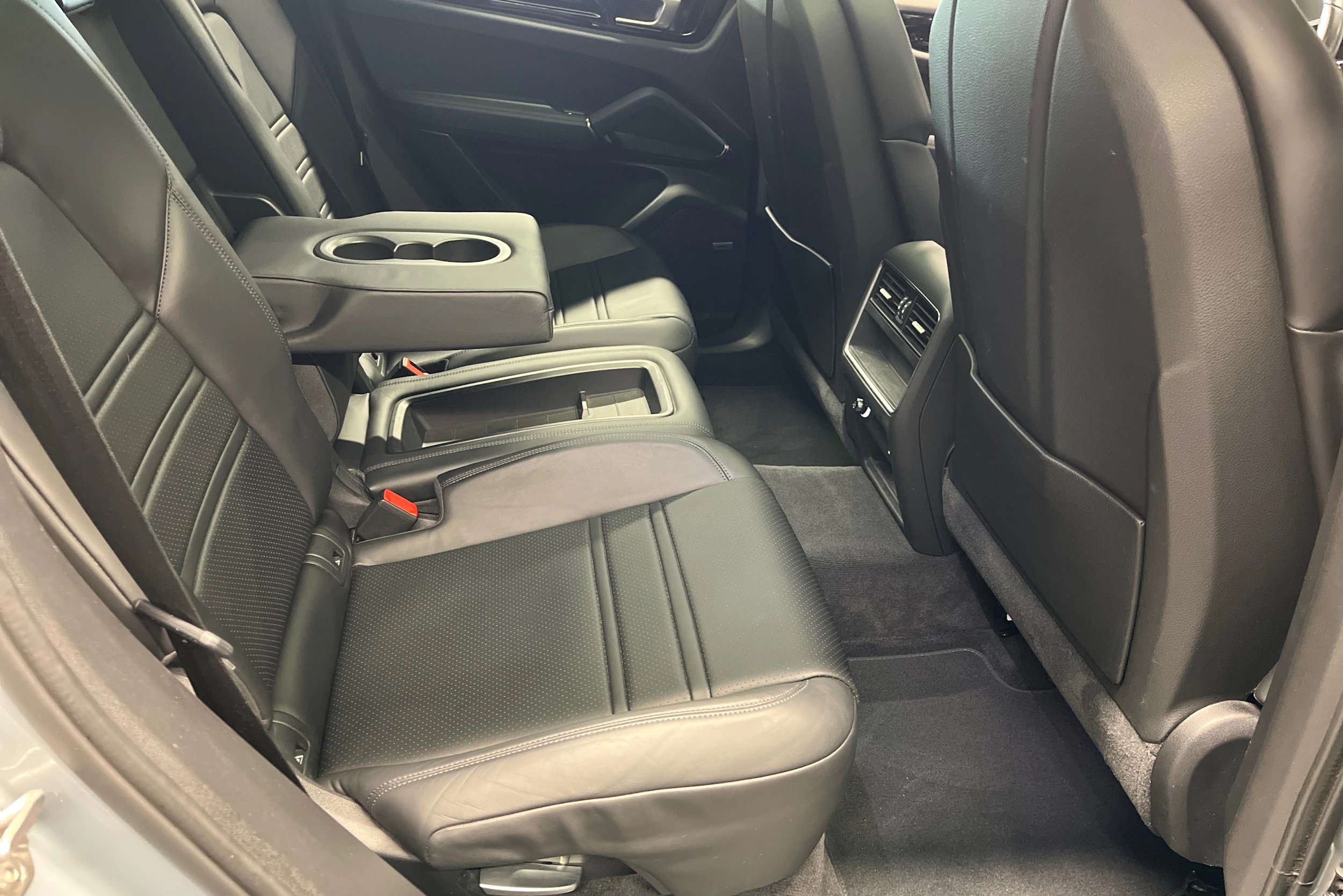 hopea Porsche Cayenne 2021 kuva 28.