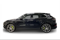 musta Porsche Cayenne 2021 kuva 6.