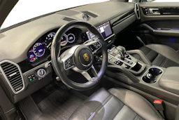 musta Porsche Cayenne 2021 kuva 7.